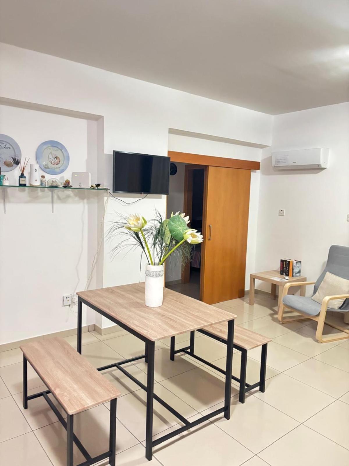 Vip Resort Apartment On Makenzie Beach Larnaca Exterior photo