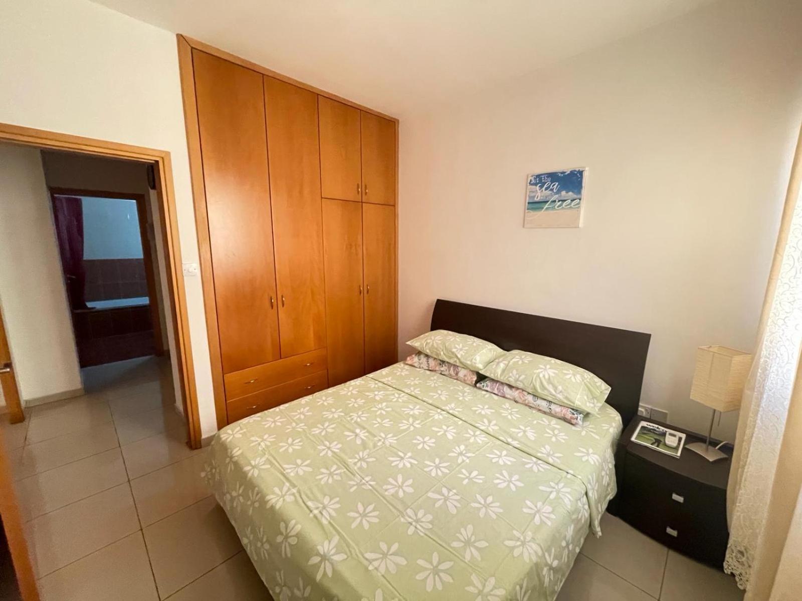 Vip Resort Apartment On Makenzie Beach Larnaca Exterior photo