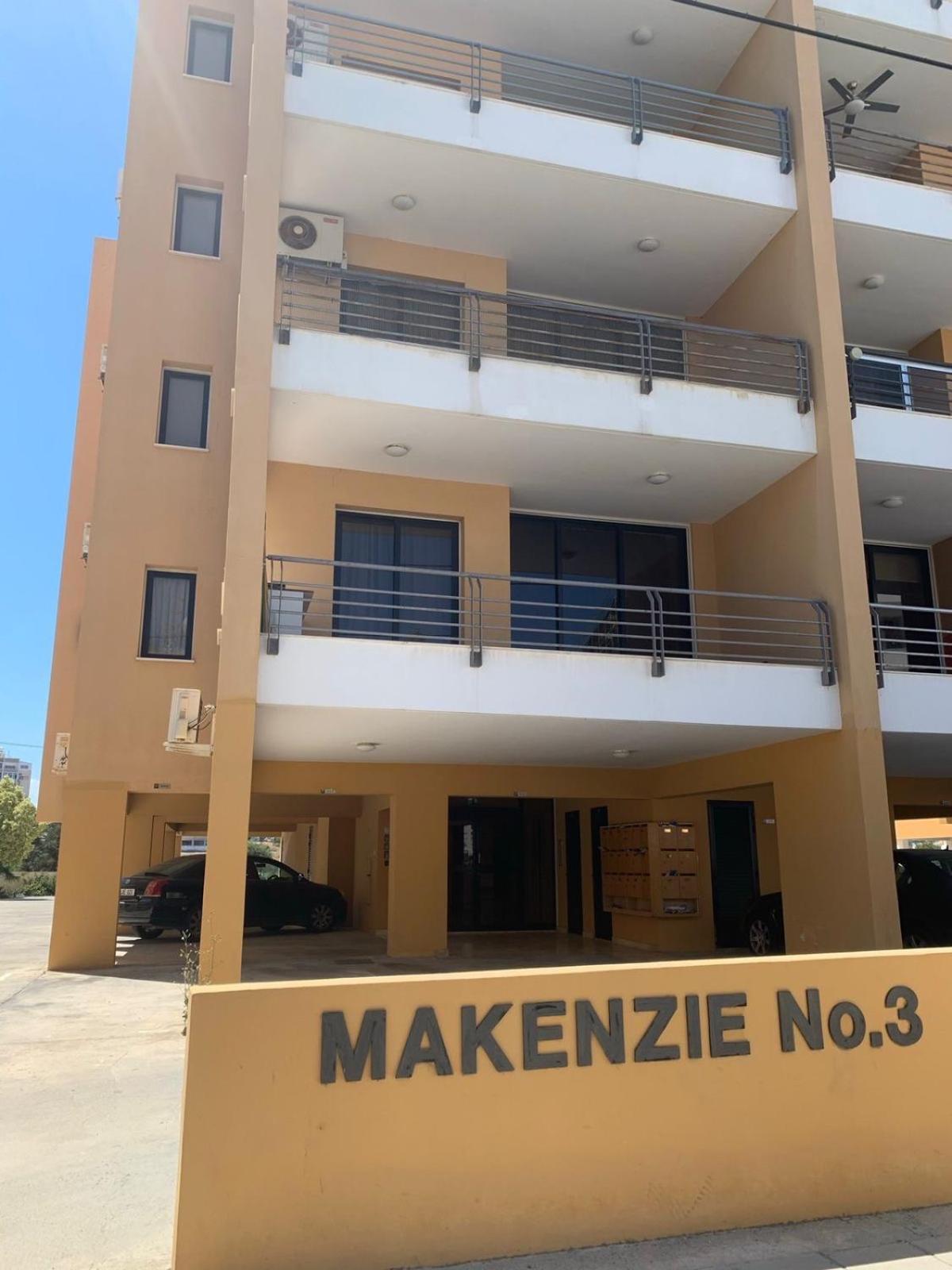 Vip Resort Apartment On Makenzie Beach Larnaca Exterior photo